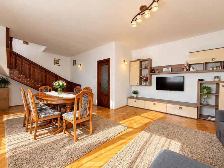 Duplex cu 5 camere cu Canalizare în Central