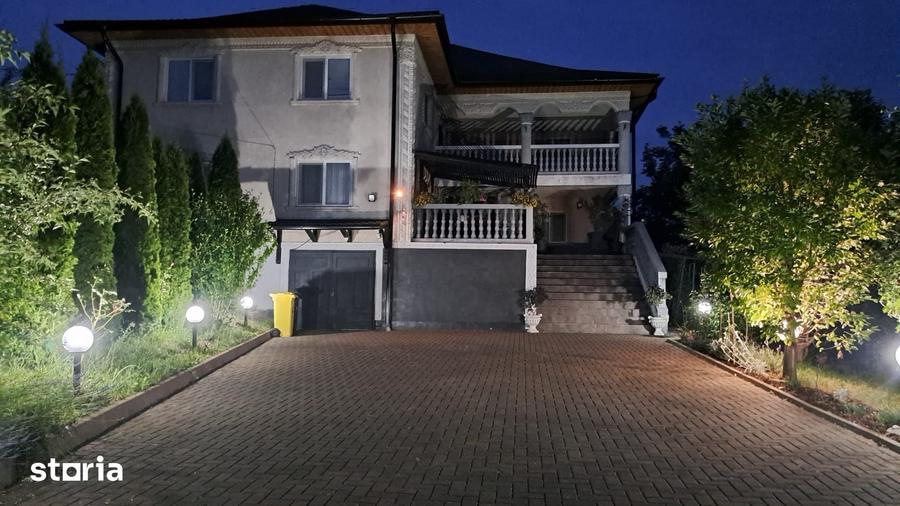 Casă cu 10 camere cu Teren 1715 Mp în Fălticeni