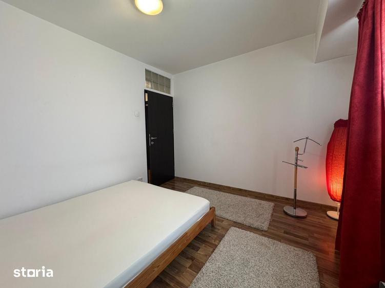 Apartament cu 3 camere semidecomandat în Victoriei