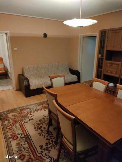 Apartament cu 4 camere decomandat în Podu Roș