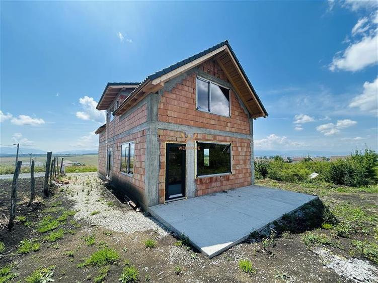 Casă individuală cu 4 camere cu Canalizare în Daia
