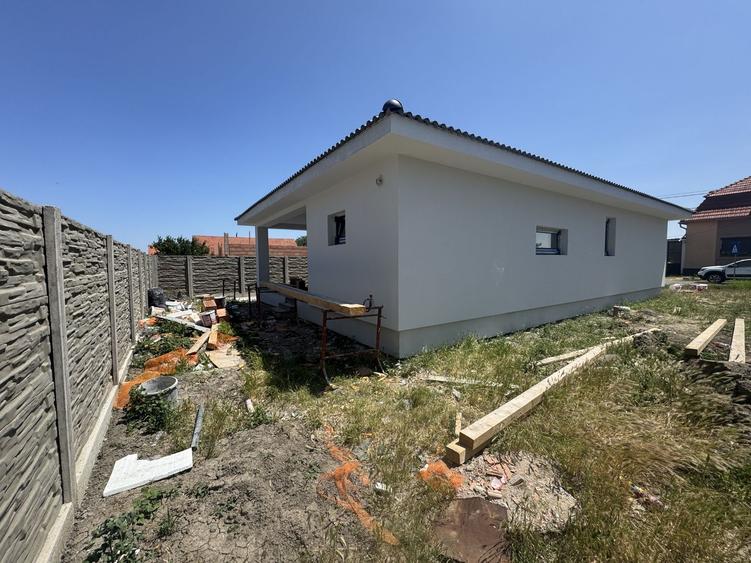 Casă individuală cu 3 camere cu Canalizare în Becicherecu Mic