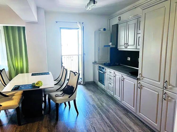 Apartament cu 2 camere semidecomandat, mobilat în Orizont
