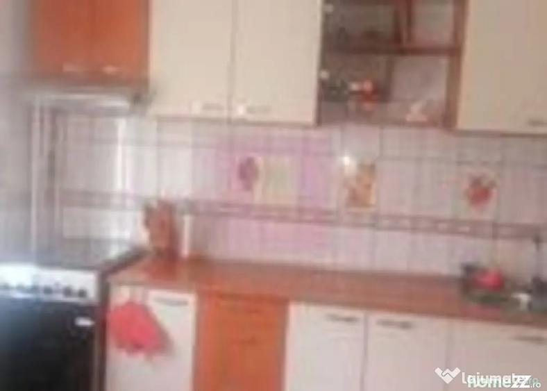 Apartament cu 2 camere semidecomandat în Tei