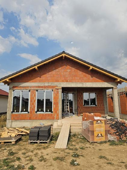 Casă cu 3 camere în Centura