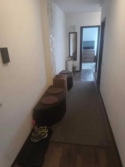 Apartament cu 3 camere decomandat, mobilat în Florești