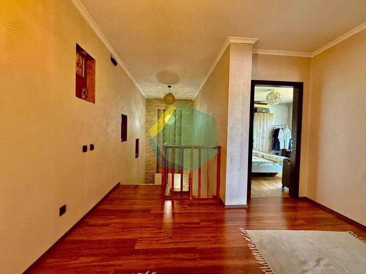 Duplex cu 5 camere cu Piscina în Ferme