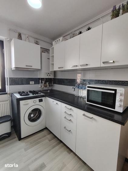 Apartament cu 3 camere în Tei