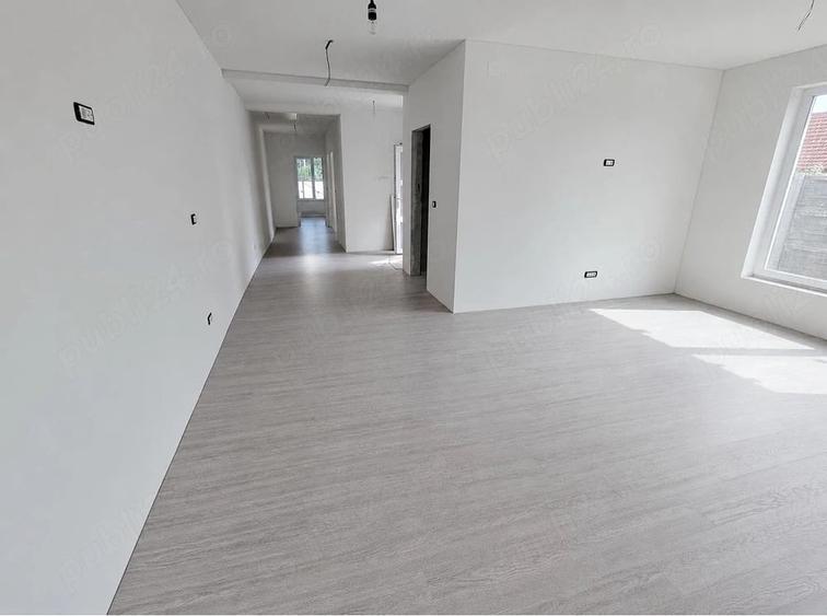 Casă cu Teren 415 Mp în Albina