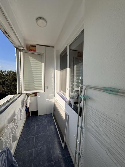 Apartament cu 3 camere semidecomandat în Crângași