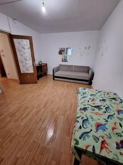 Apartament cu 2 camere decomandat în Titan
