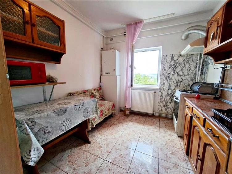 Apartament cu 2 camere semidecomandat în 9 Mai