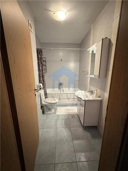 Apartament cu 3 camere decomandat, mobilat în Central