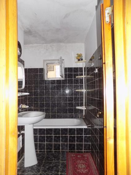 Apartament cu 3 camere decomandat în Buzaului