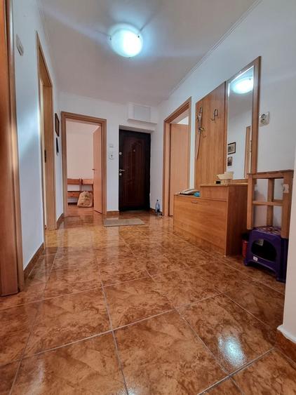 Apartament cu 4 camere decomandat, mobilat în Ultracentral
