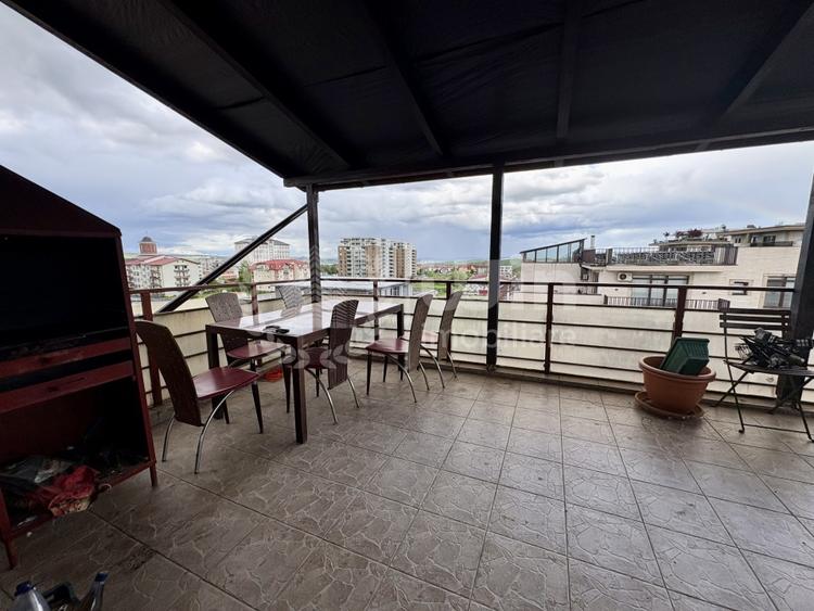 Apartament cu 3 camere semidecomandat, mobilat în Bună Ziua