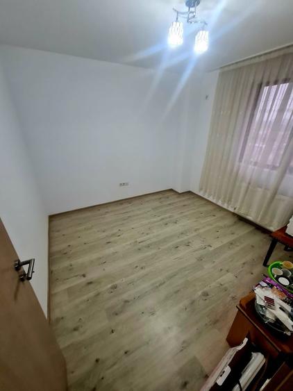 Apartament cu 3 camere în Rahova