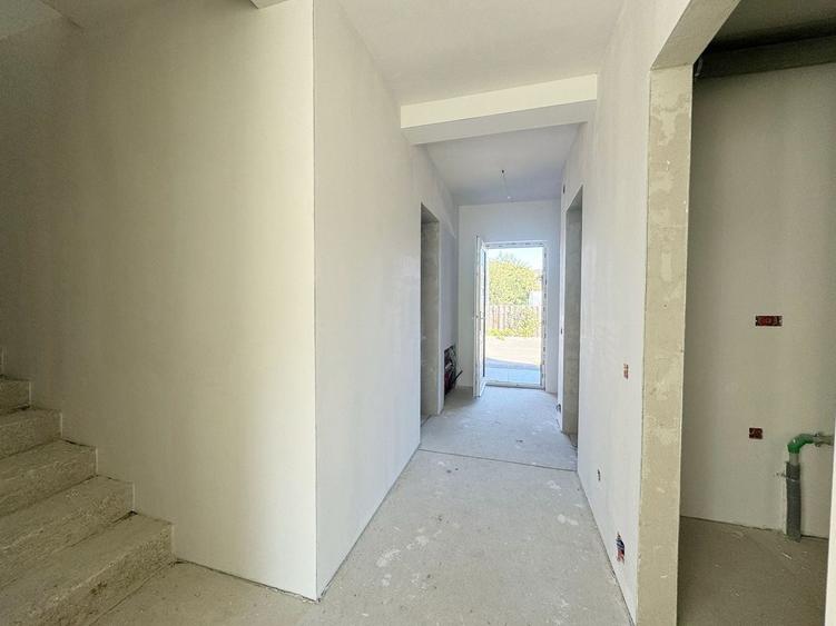 Duplex cu 4 camere cu Canalizare în Florești