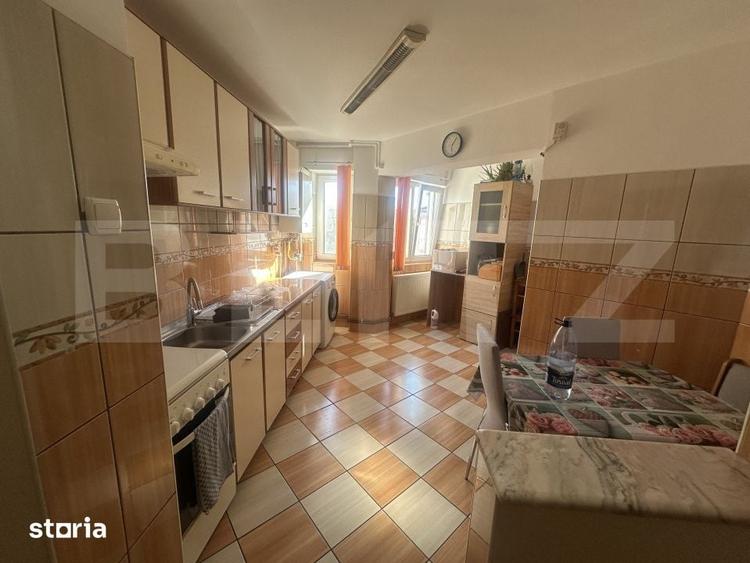 Apartament cu 3 camere semidecomandat în Micro 16