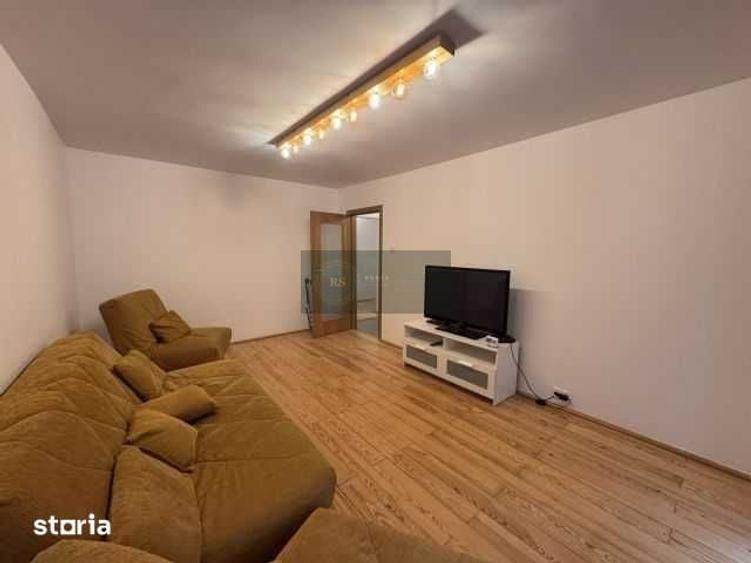 Apartament cu 4 camere decomandat în Astra