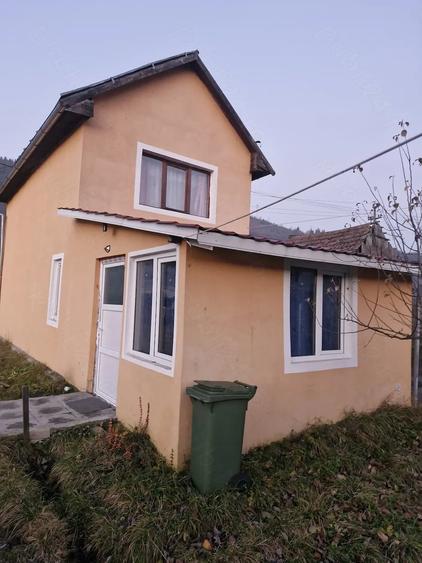 Casă cu 4 camere cu Teren 300 Mp în Sângeorgiu de Mureș