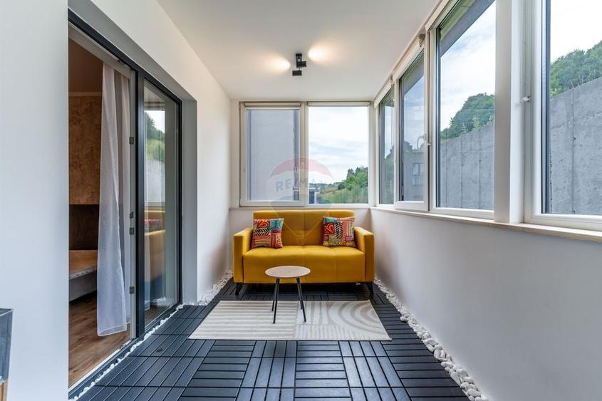 Apartament cu 3 camere semidecomandat, mobilat în Florești