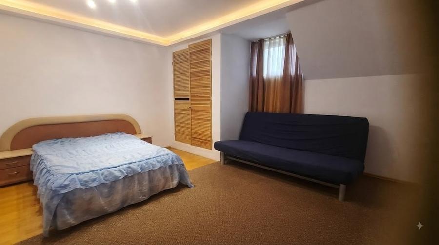 Casă individuală cu 3 camere cu Canalizare în Schei