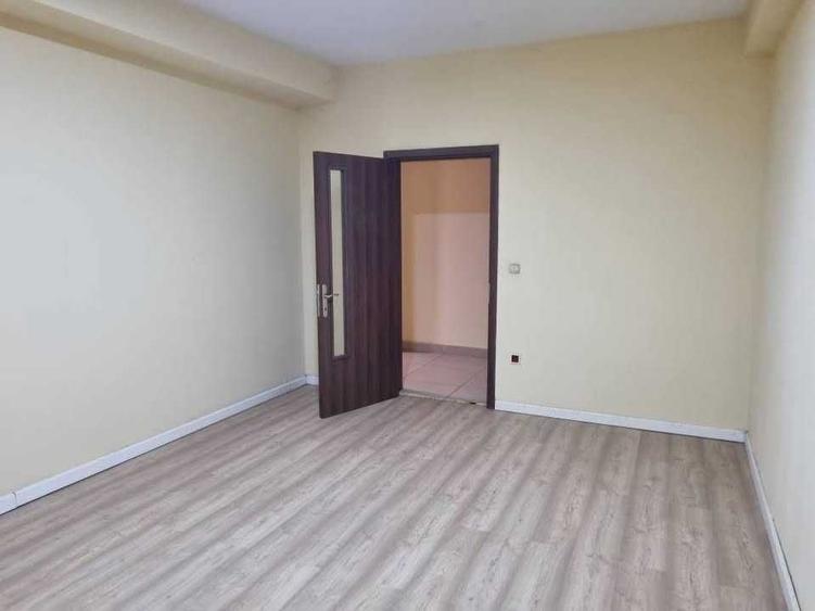 Apartament cu 3 camere decomandat în Iosia