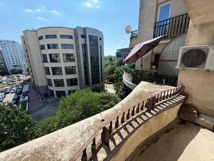 Apartament cu 5 camere semidecomandat în P-ța Unirii