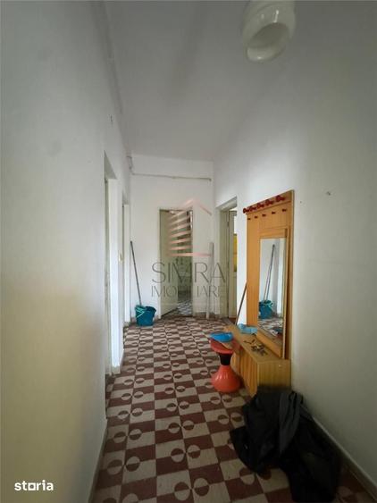 Casă cu 4 camere cu Teren 2000 Mp în Vest