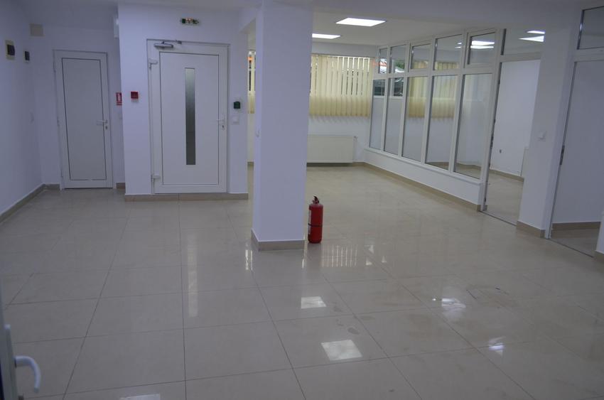 Birou, de 118 mp, în Central