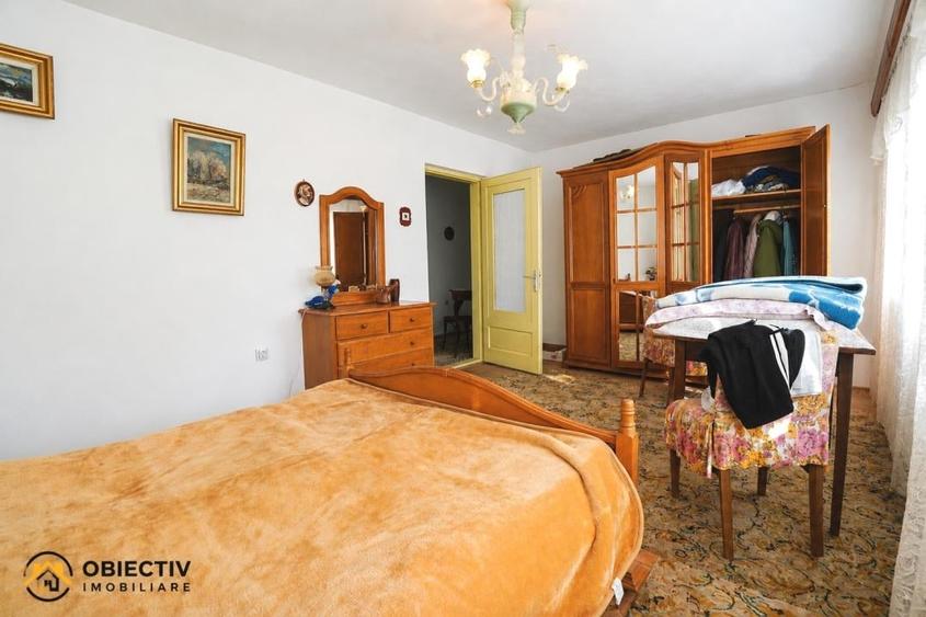 Casă individuală cu 5 camere cu Teren 2674 Mp în Poiana Teiului