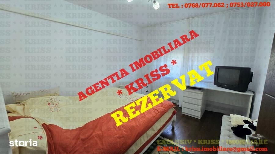 Apartament cu 3 camere decomandat în Central