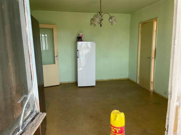 Apartament cu 2 camere semidecomandat în Craiovița Nouă