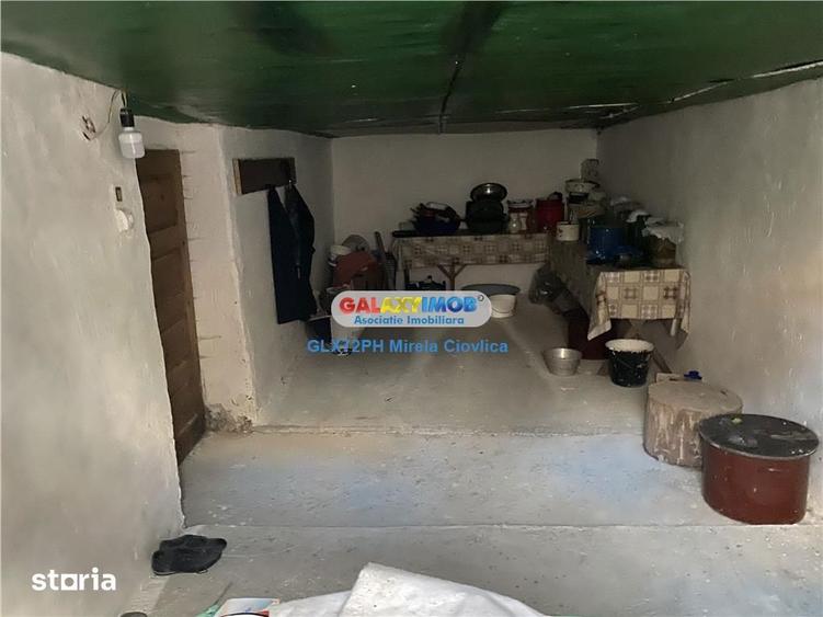 Teren de 4530 mp, în Secăria