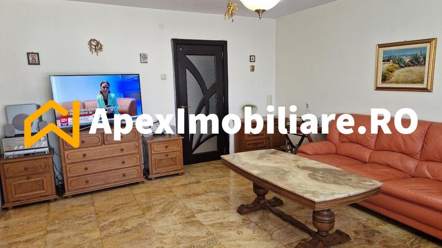 Apartament cu 3 camere decomandat, mobilat în Decebal