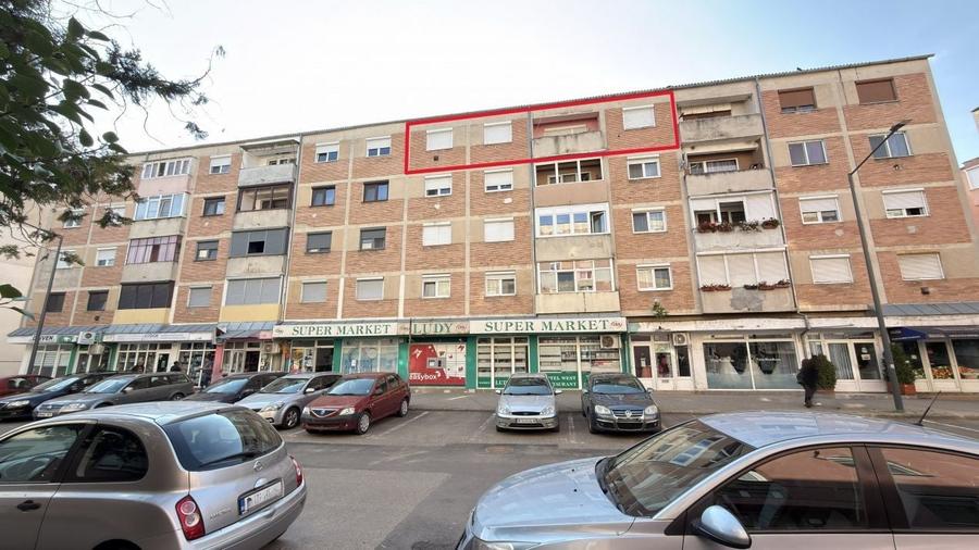 Apartament cu 4 camere semidecomandat în Nord-Vest