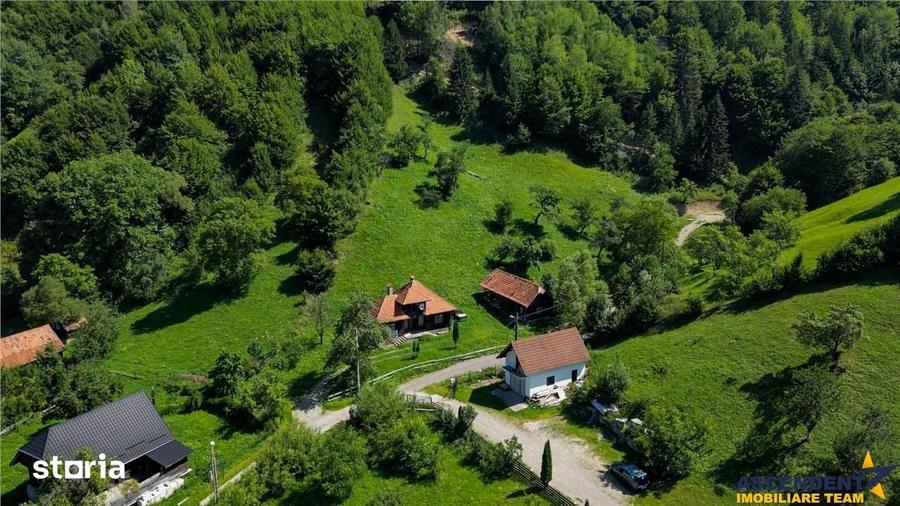 Casă cu 2 camere decomandat cu Teren 4300 Mp în Bran
