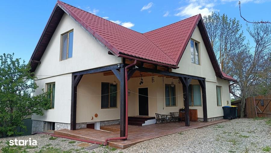 Casă cu 3 camere cu Teren 2135 Mp în Petrești