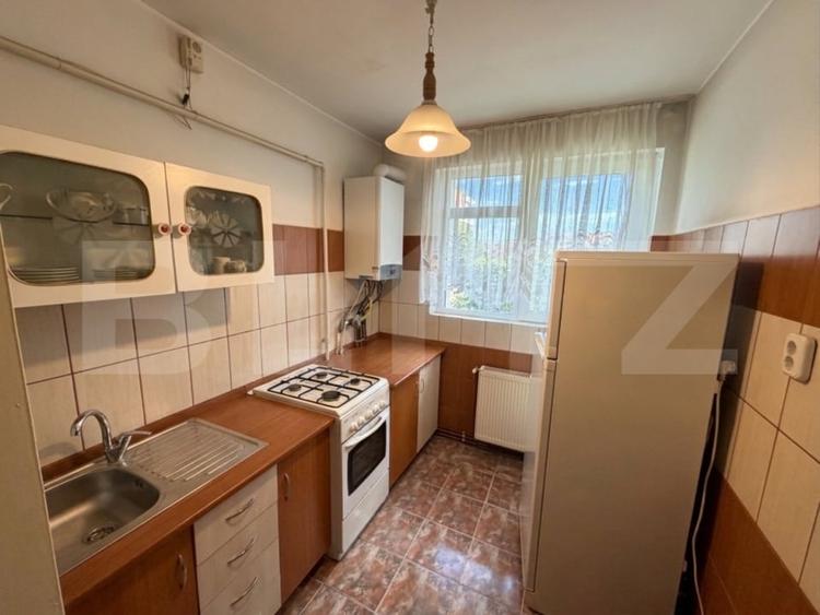 Apartament cu 2 camere semidecomandat, mobilat în 1 Mai