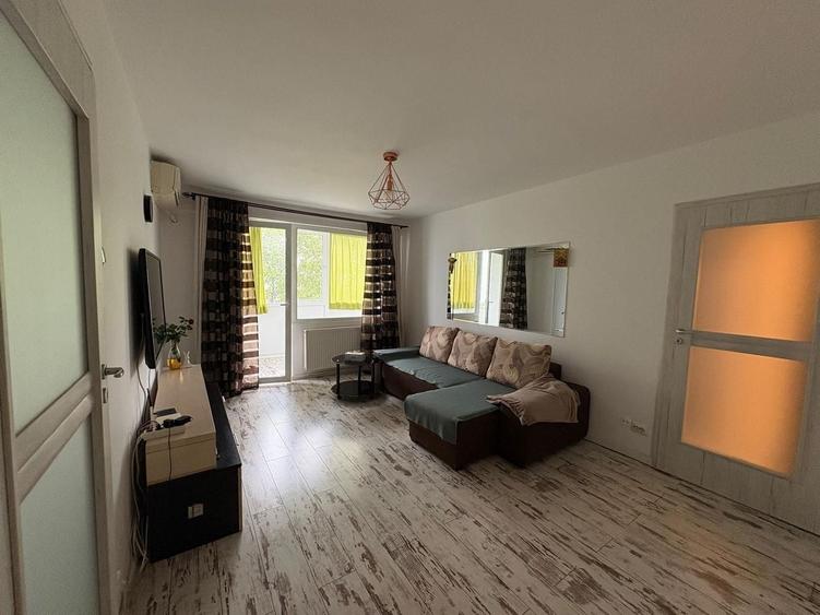Apartament cu 2 camere semidecomandat, mobilat în Basarabia