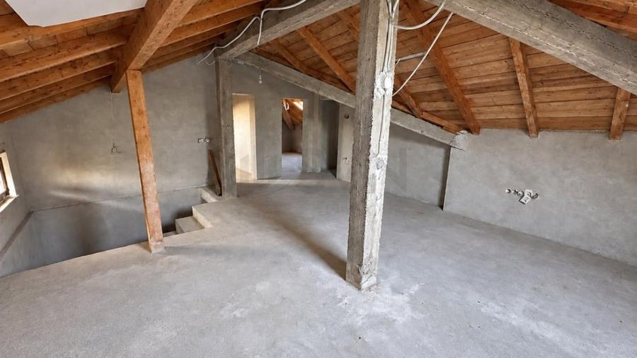 Casă individuală cu 7 camere cu Canalizare în Nord