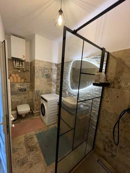 Apartament cu 2 camere decomandat, mobilat în Central