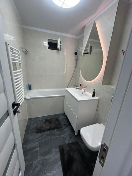 Apartament cu 3 camere în Tomis III