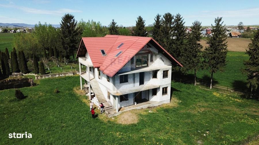 Casă cu 4 camere cu Teren 1674 Mp în Frătăuții Vechi
