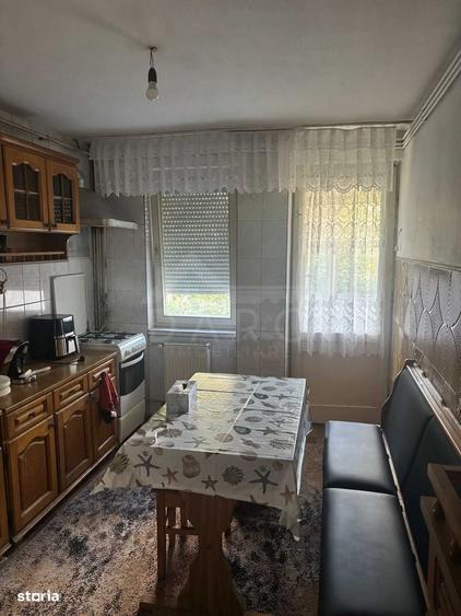 Apartament cu 3 camere decomandat în Pandurilor