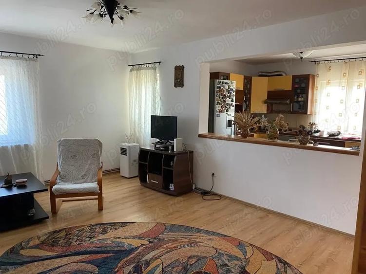 Casă cu 9 camere cu Teren 1500 Mp în Ceacu