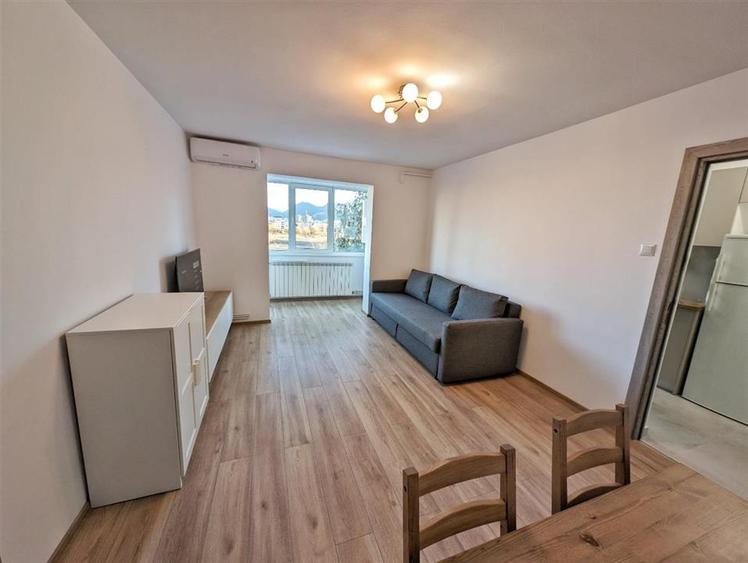 Apartament cu 2 camere semidecomandat în Centrul Civic