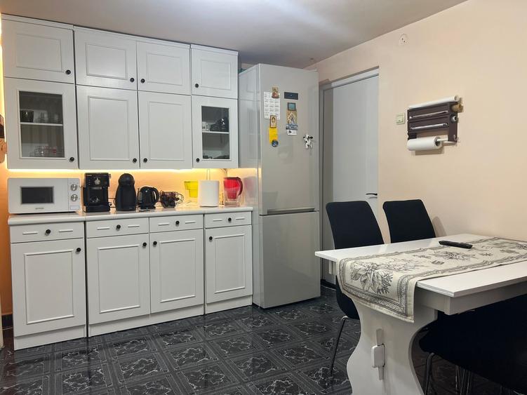 Apartament cu 2 camere decomandat, mobilat în Lupeni
