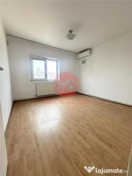 Apartament cu 4 camere decomandat în Km 4